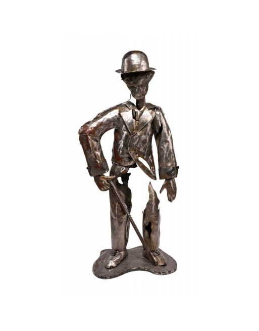 Originale statuette entièrement en métal représentant le célèbre homme à chapeau et sa canne.