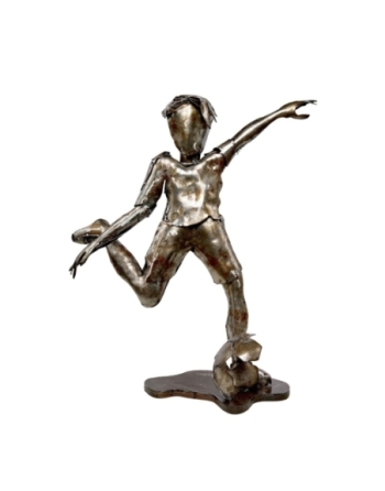 Originale statuette entièrement en métal représentant un joueur de foot.